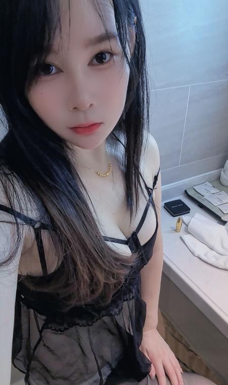 白嫩小骚女